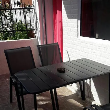 贝尼茨艺术公寓 *