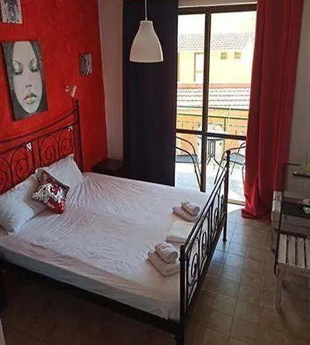 Art Benitses Апартаменты