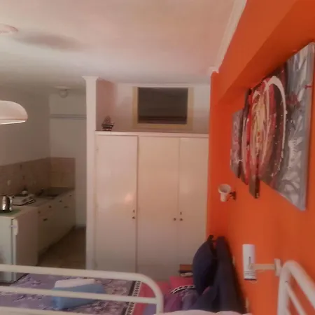 Art Benitses Apartman *